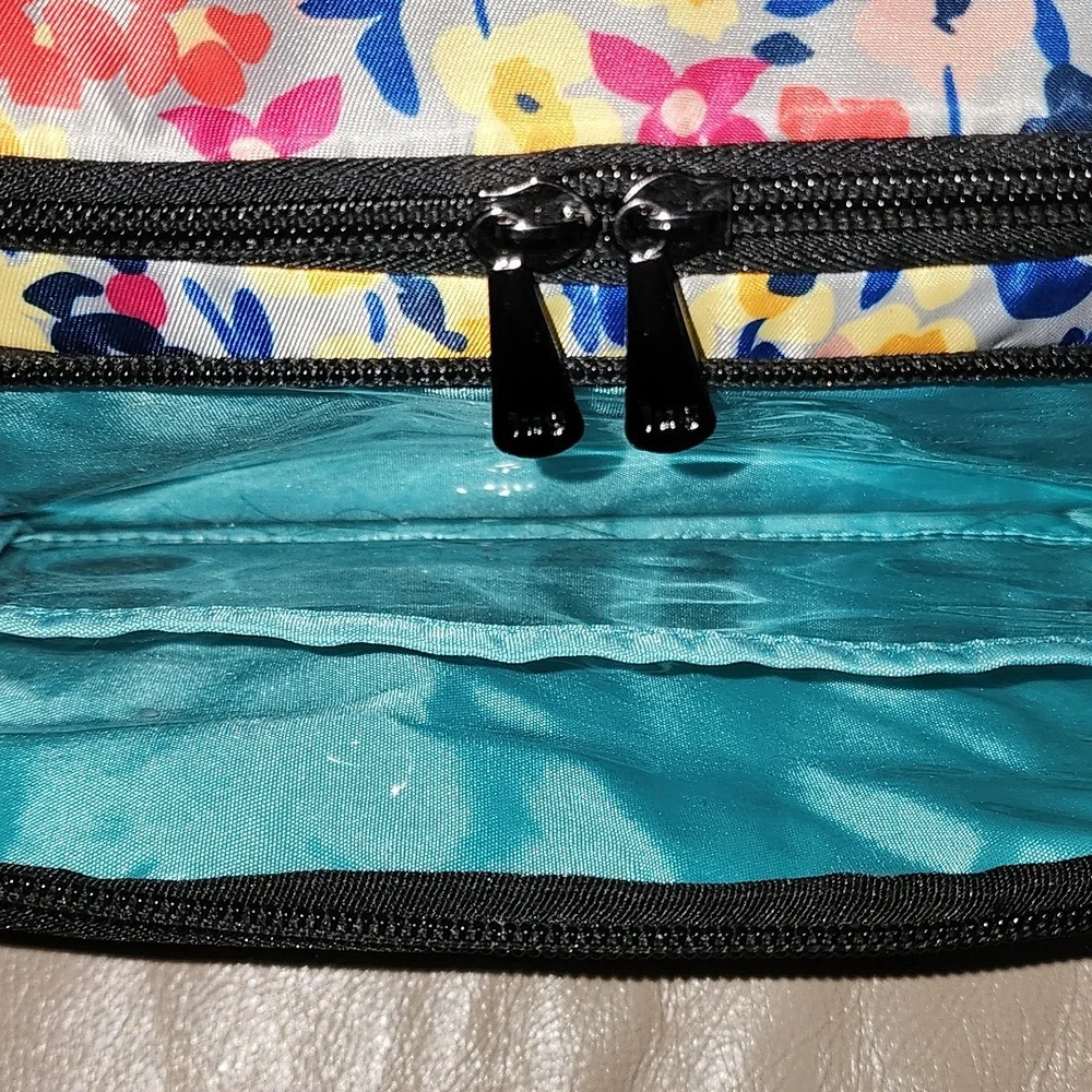 Lug Trolley Womems Gray Multo Floral Travel Bag  Preowned - Picture 10 of 14